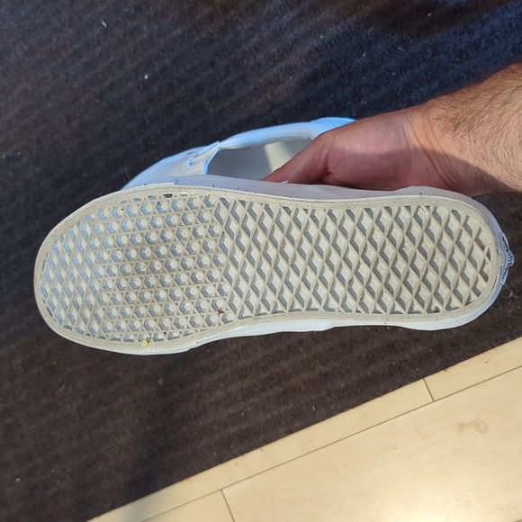 Vans - Picture 5 of 9